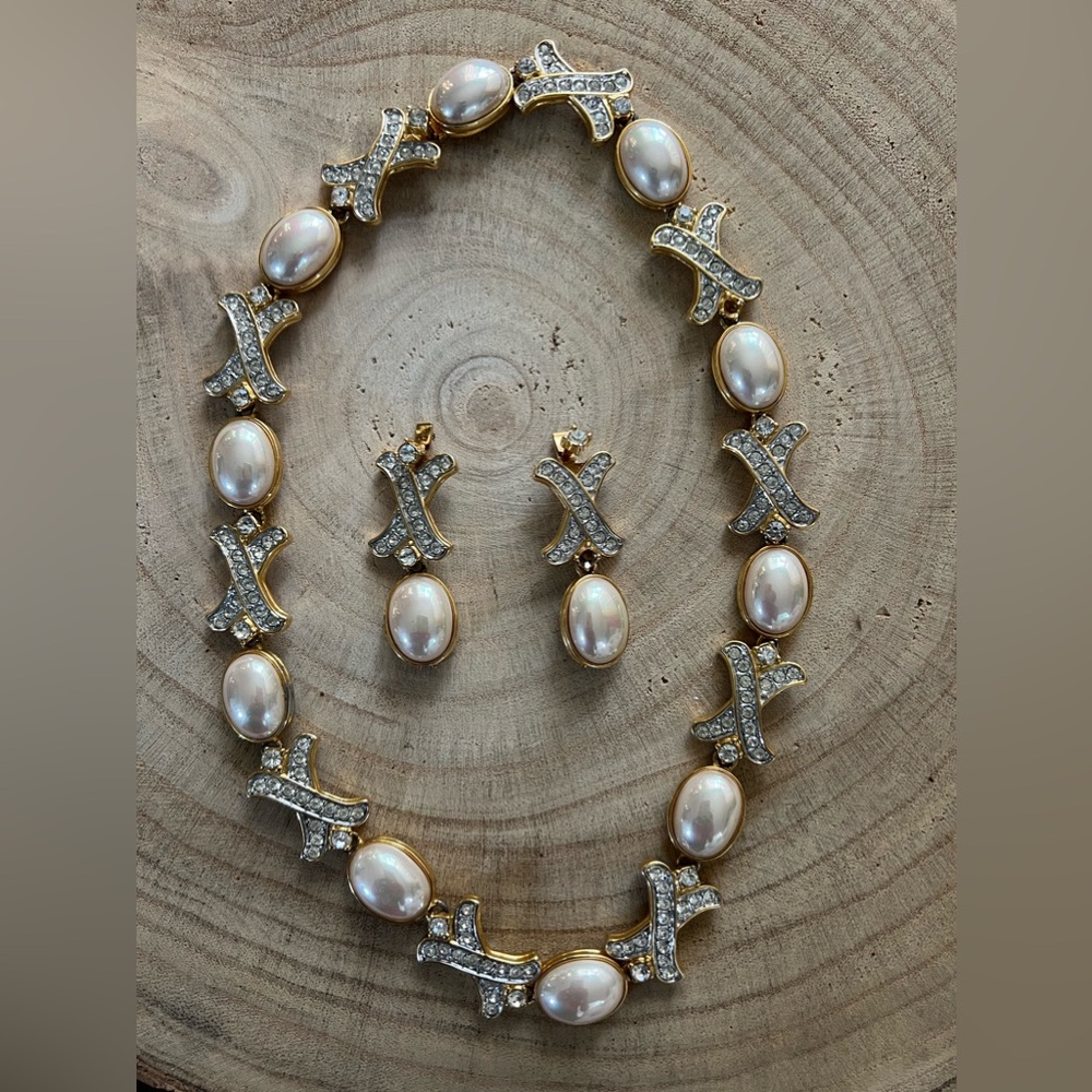 VINTAGE Nolan Miller Gilded Crystal Pearl "XOXO" Necklace and extenders.